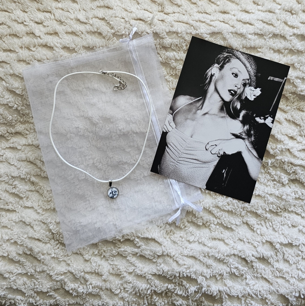 Elegant Silver Pendant Necklace